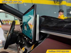 Màn hình ô tô 13 inch