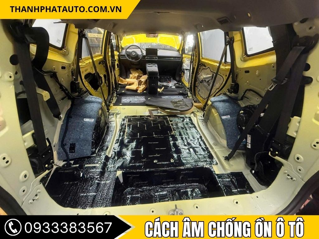 Lắp đặt cách âm xe ô tô tại Quận 4, giúp tăng cường sự yên tĩnh và thoải mái khi lái xe.