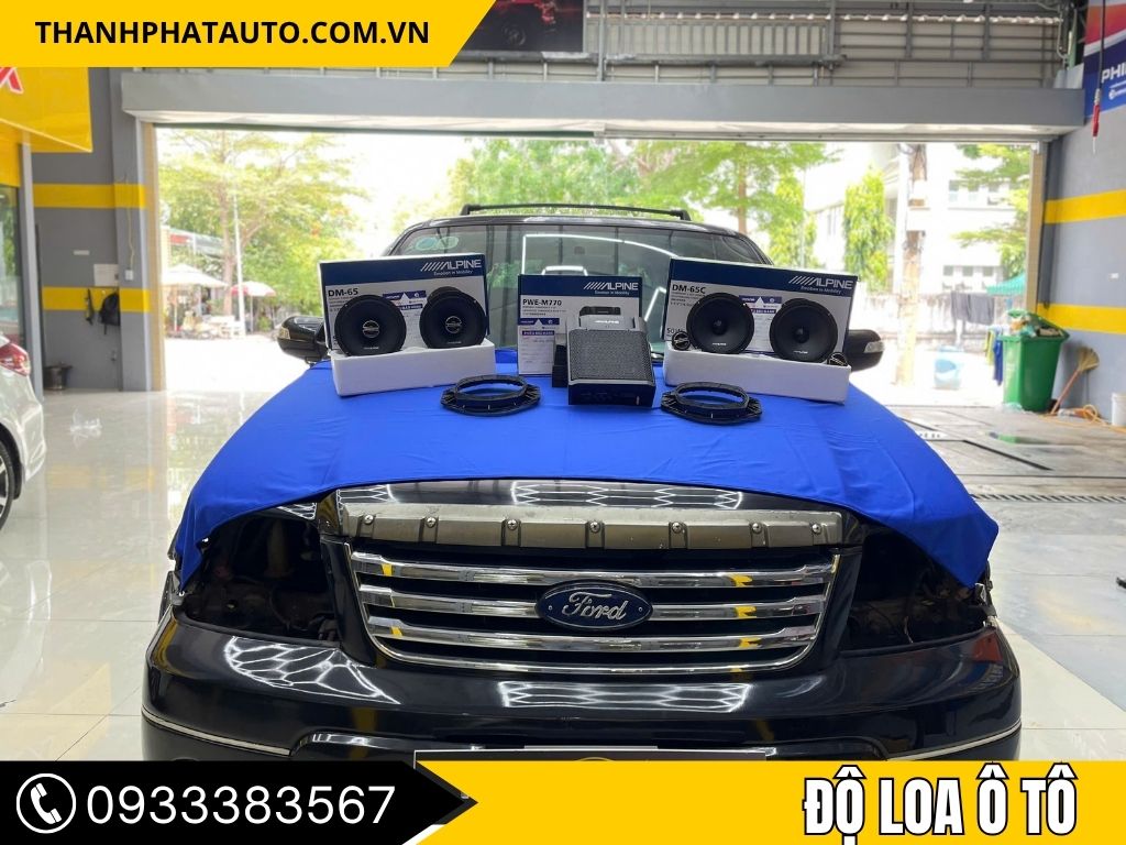 Bộ loa Alpine DM-65 và PWE-M170 đang được chuẩn bị để lắp đặt trên ô tô, mang đến âm thanh chất lượng cao cho xe của bạn. Các loa này sẽ cải thiện rõ rệt chất lượng âm thanh trong xe, mang đến trải nghiệm âm nhạc sống động và mạnh mẽ, với âm trầm sâu và âm cao rõ ràng.
