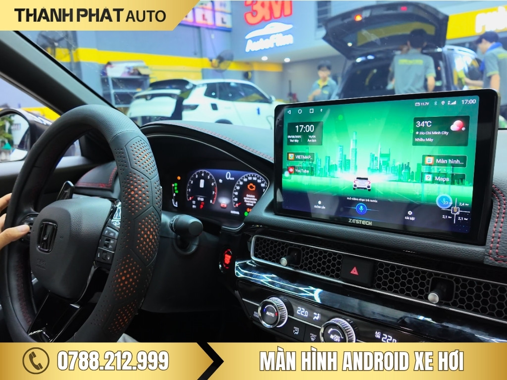 Hình ảnh kỹ thuật viên Thành Phát Auto lắp đặt màn hình Android Zestech cho xe ô tô tại xưởng, màn hình IPS kích thước lớn hỗ trợ bản đồ, cảm biến, camera lùi, kết nối giải trí đa ứng dụng như YouTube, Zing MP3, phù hợp cho nhiều dòng xe từ sedan, SUV đến bán tải; dịch vụ lắp màn hình Android xe hơi chuyên nghiệp, giữ zin hệ thống điện và bảo hành minh bạch.