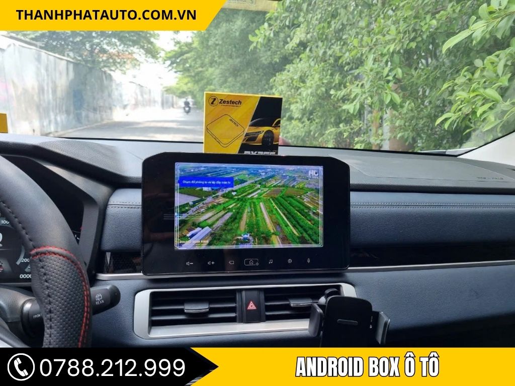Màn hình xe sau khi trang bị android box ô tô tại Long An tại Thành Phát Auto, hiển thị truyền hình online với chất lượng hình ảnh rõ và sáng.