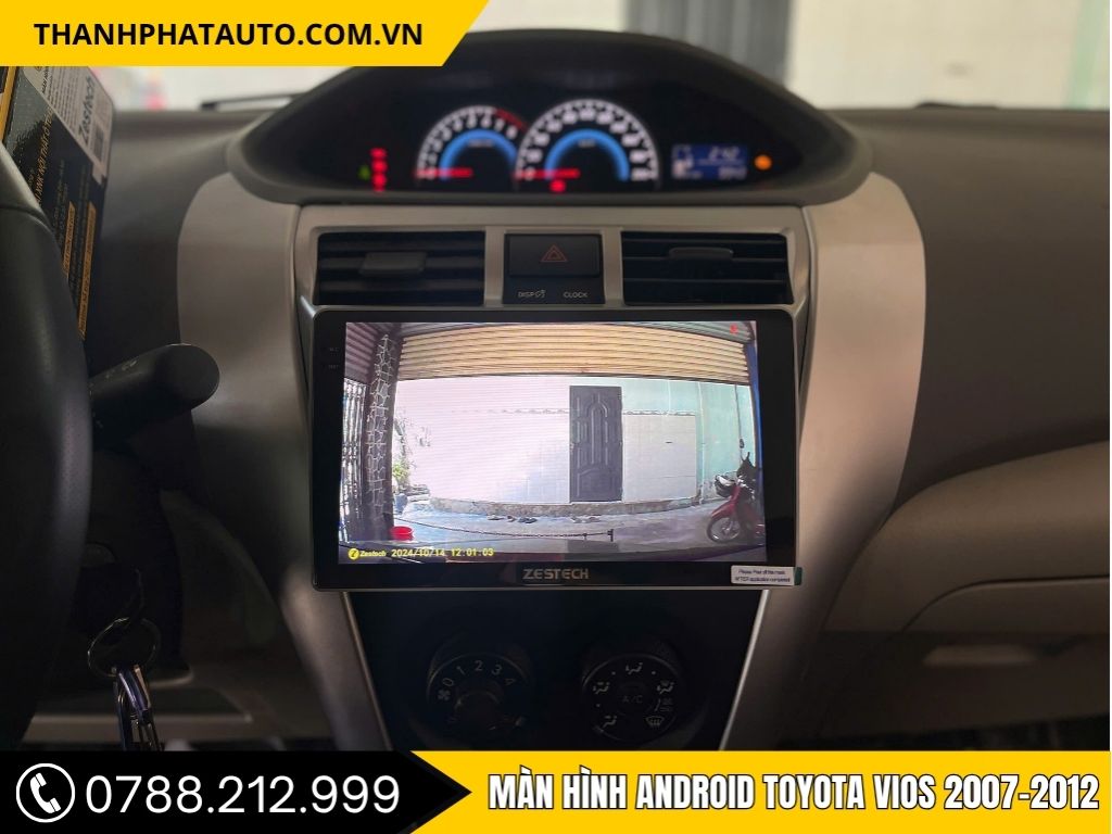 Màn hình Android Zestech cho Toyota Vios 2008, tích hợp camera lùi, giúp bạn dễ dàng quan sát và điều khiển khi lùi xe, tăng cường sự an toàn.