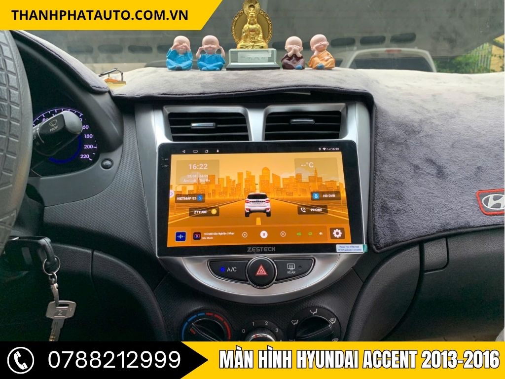 Màn hình Android Hyundai Accent 2013-2016 đang hiển thị hình ảnh từ camera lùi. Hình ảnh rõ ràng, trực quan giúp lái xe dễ dàng quan sát phía sau, tăng tính an toàn khi di chuyển. Đây là tính năng quan trọng hỗ trợ lái xe an toàn trong những khu vực đông đúc.