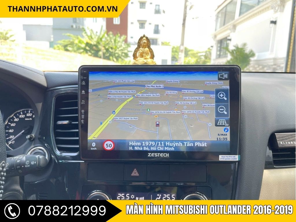 Màn hình Android Mitsubishi Outlander 2016-2019 còn hỗ trợ ứng dụng dẫn đường thông minh, giúp bạn tìm đường nhanh chóng và chính xác, không lo bị lạc đường. Đồng thời, nó cũng tích hợp các dịch vụ thông minh khác như dự báo thời tiết và thông tin giao thông.
