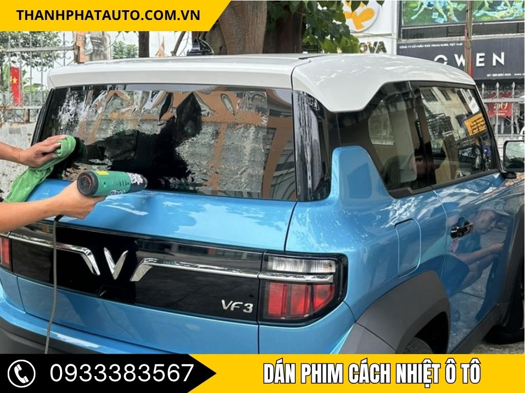 "Quá trình dán phim cách nhiệt ô tô tại Long Thành tại Thành Phát Auto, giúp bảo vệ xe khỏi nhiệt độ cao và ánh nắng mặt trời."