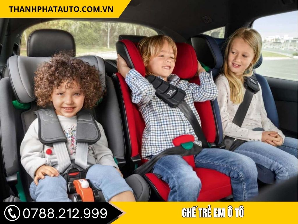 Hình minh họa ghế ô tô trẻ em 15-25kg với đệm êm và chất liệu thoáng khí.