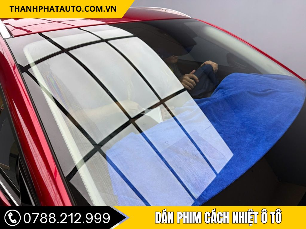 Hình Ảnh Dán Phim Cách Nhiệt Ô Tô
