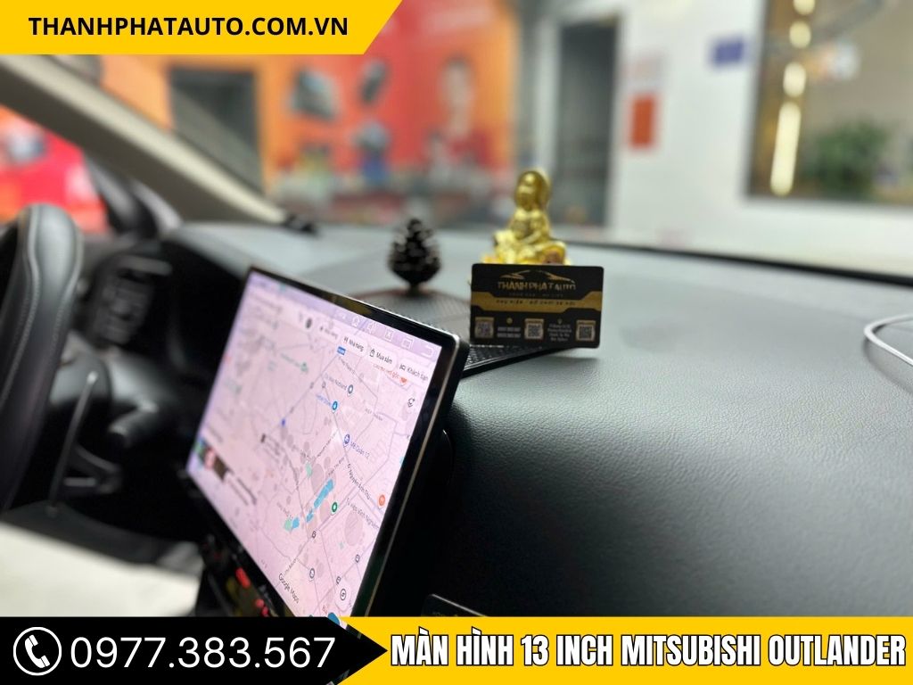 Hình ảnh màn hình 13 inch cho xe Mitsubishi Outlander 