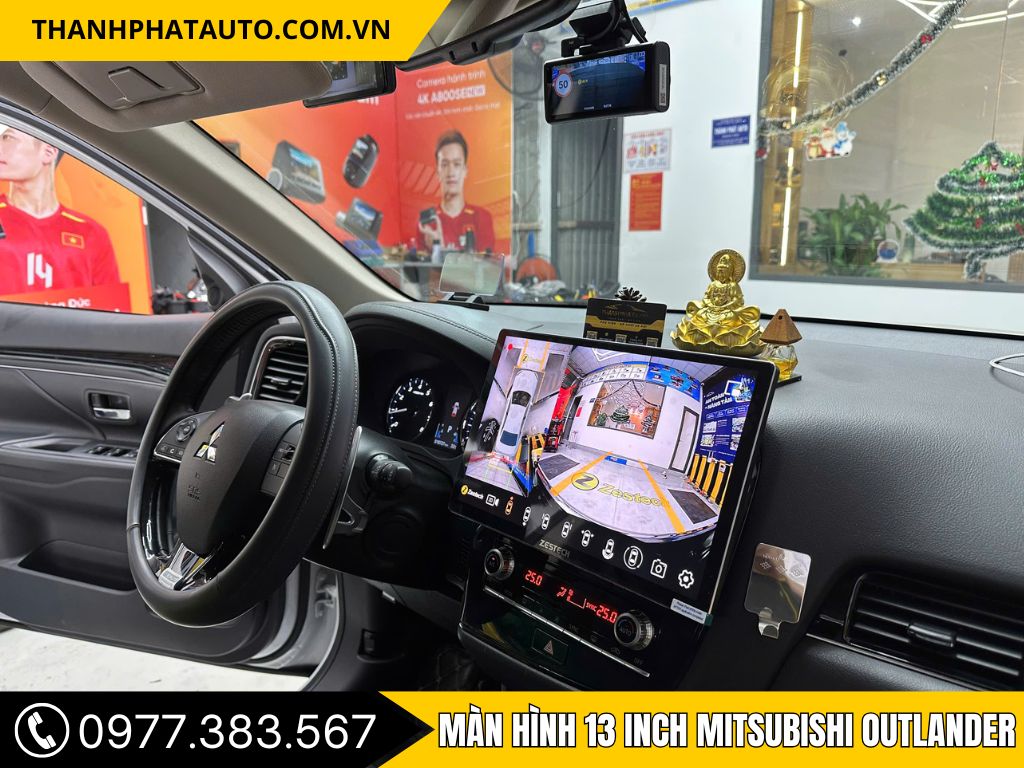 Hình ảnh màn hình 13 inch cho xe Mitsubishi Outlander 