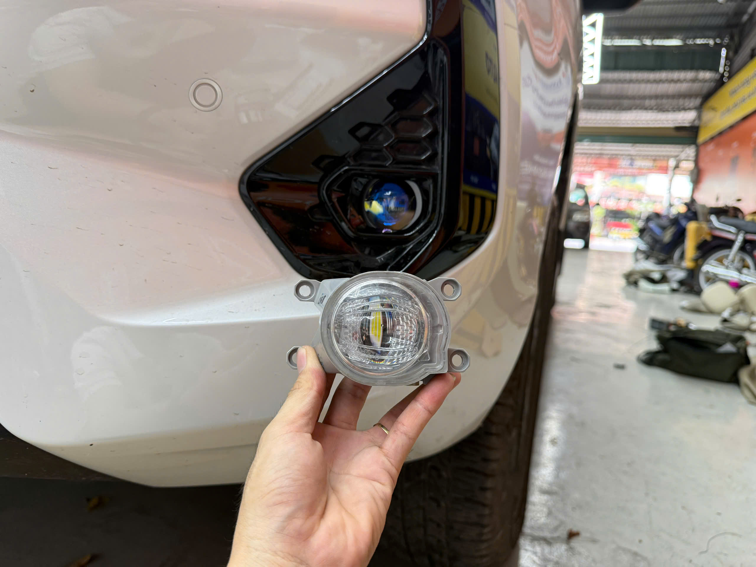 Bi Gầm Xlight Hilux 2024 Sáng Mạnh, Lắp Zin