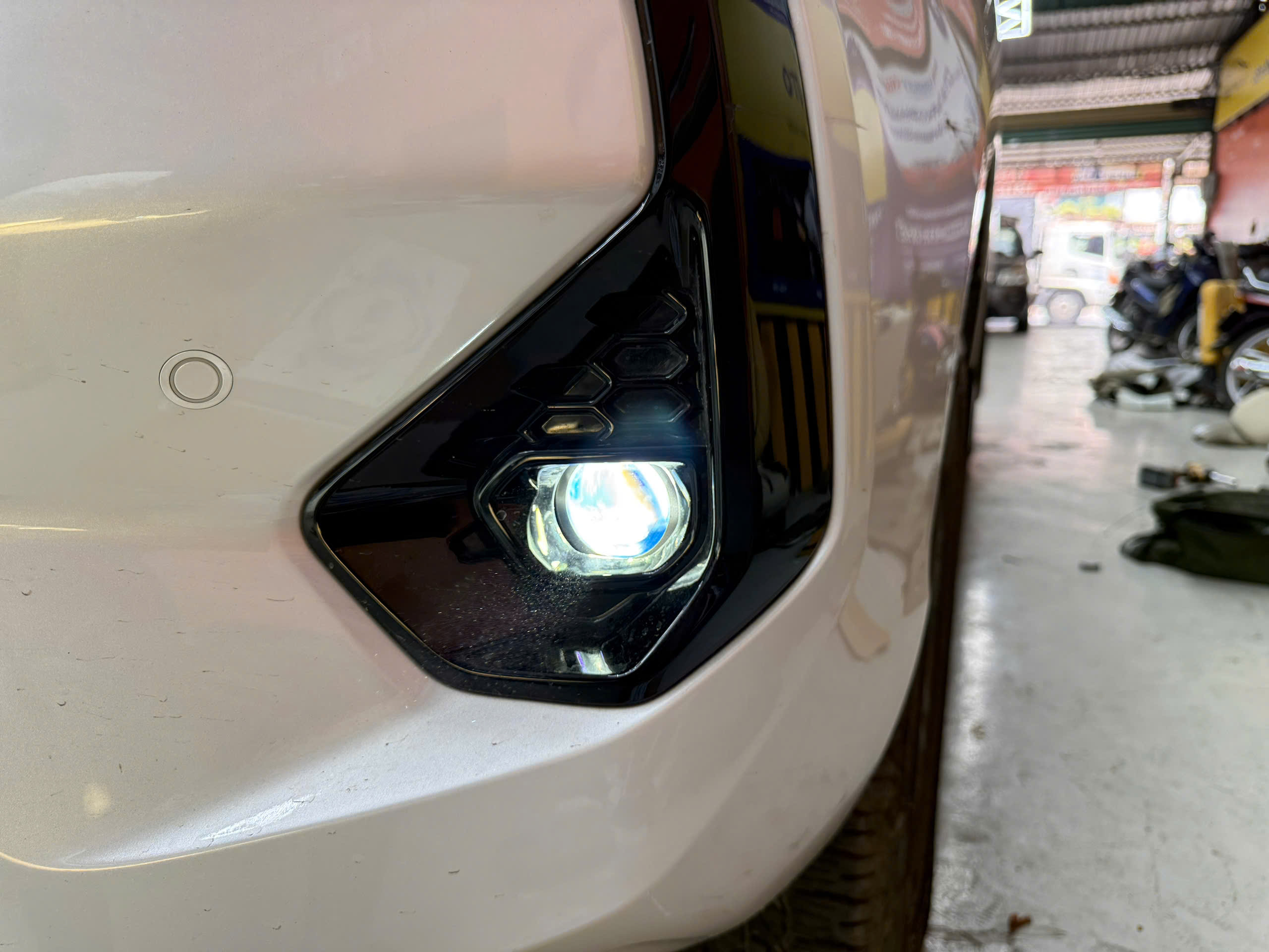 Bi Gầm Xlight Hilux 2024 Sáng Mạnh, Lắp Zin