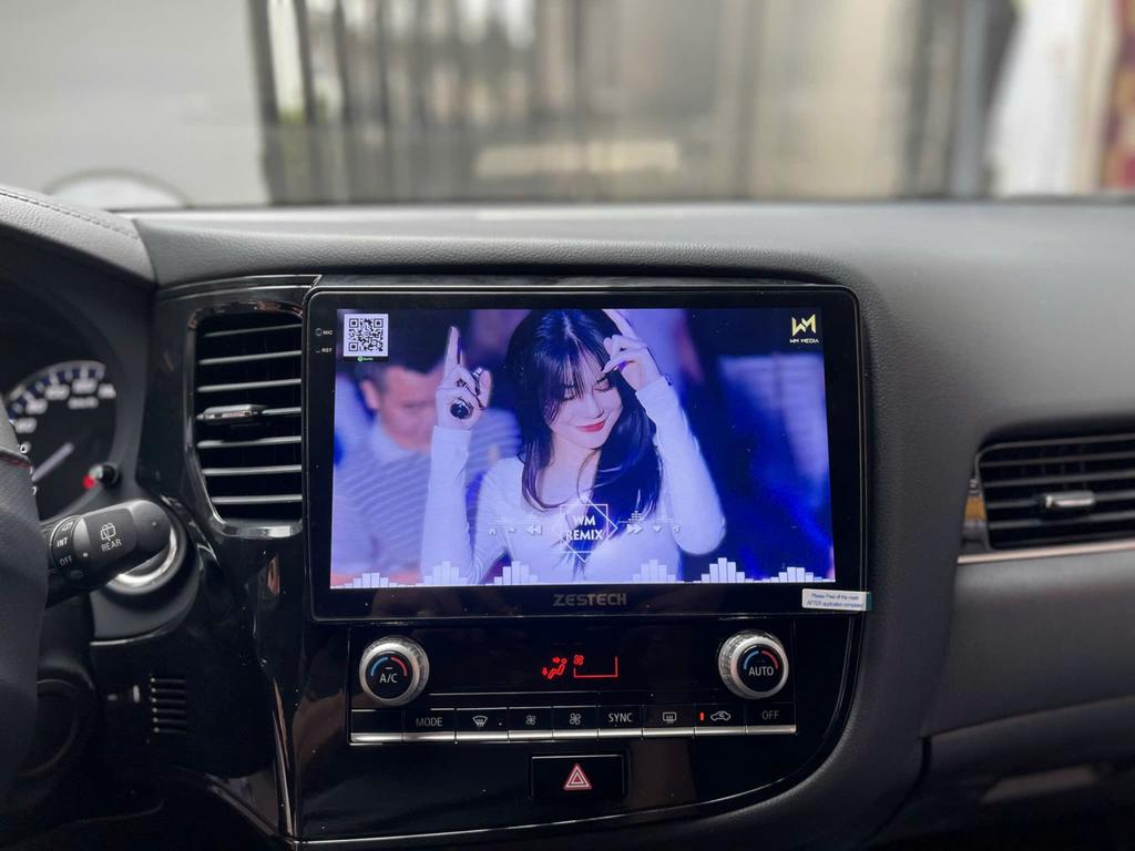 Màn Hình Mitsubishi Outlander 2020 Lắp Đặt Tận Nơi TPHCM chính hãng 1