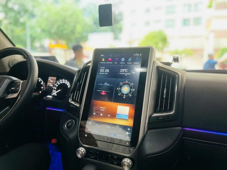 Màn Hình Toyota Land Cruiser 2018 Lắp Đặt Tận Nơi Uy Tín Tại TPHCM