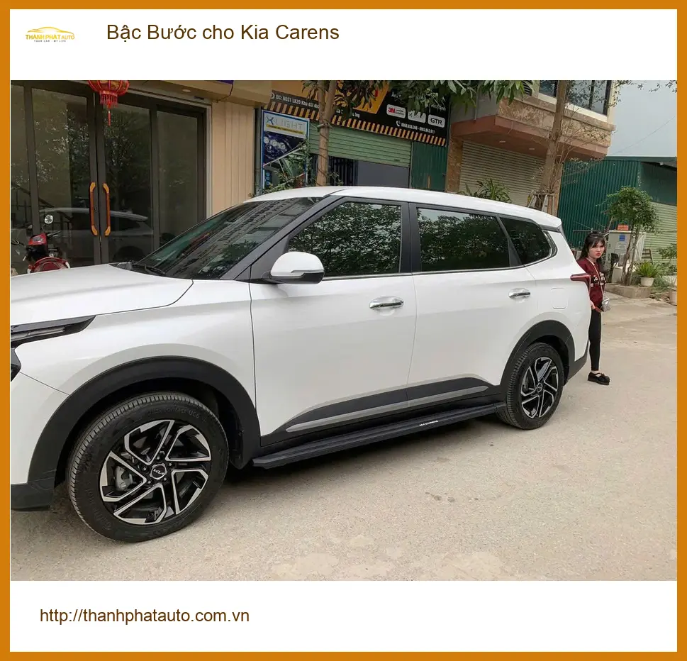 Chú Cường lắp Bậc Bước cho Kia Carens tại Bình Chánh để gia đình lên xuống xe an toàn hơn