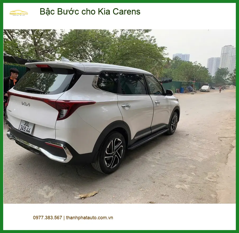 Chú Cường lắp Bậc Bước cho Kia Carens tại Bình Chánh để gia đình lên xuống xe an toàn hơn ảnh thực tế 3