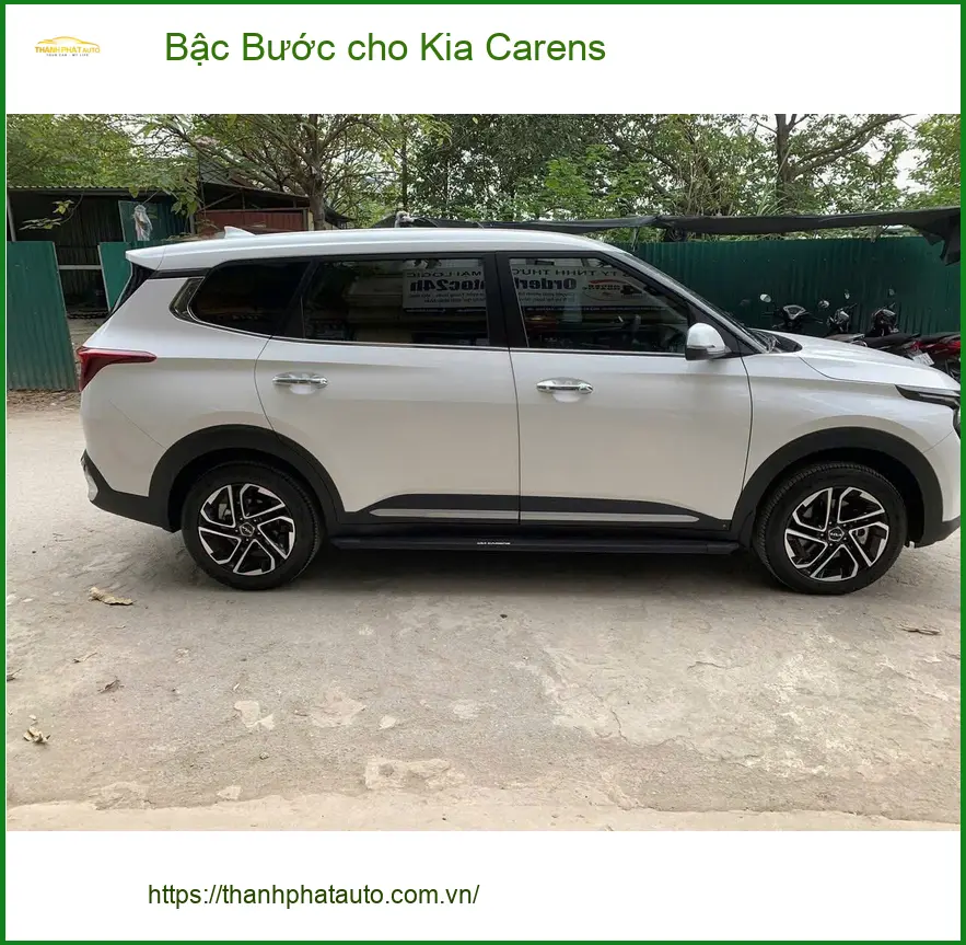 Anh Lâm lắp Bậc Bước cho Kia Carens ở Quận 12, an tâm đưa đón con cái ảnh thực tế 3