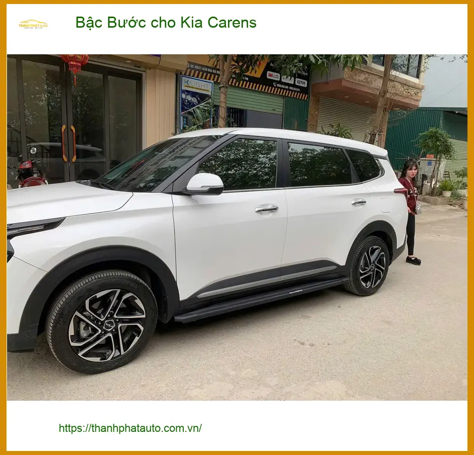 Anh Quốc Anh lắp Bậc Bước Kia Carens Quận 9 giúp gia đình đi lại tiện lợi