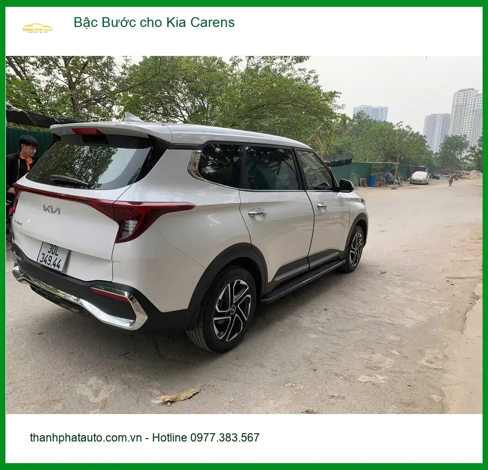 Anh Quang Minh lắp Bậc Bước cho Kia Carens tại Thủ Đức để gia đình dễ dàng lên xuống xe ảnh thực tế 2