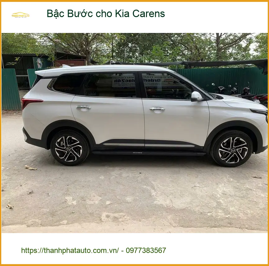 Anh Quốc Anh lắp Bậc Bước Kia Carens Quận 9 giúp gia đình đi lại tiện lợi ảnh thực tế 3
