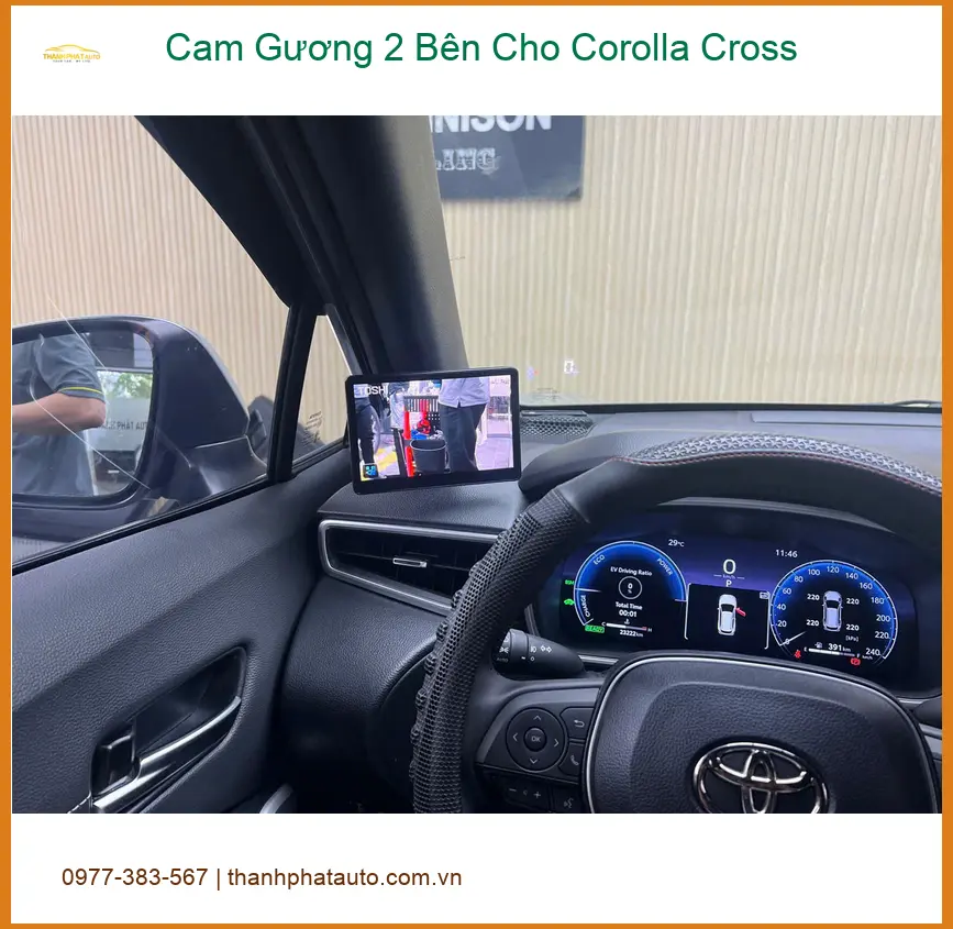 Cô Liên lắp cam gương 2 bên Corolla Cross tại Quận 9 để lái xe an toàn hơn