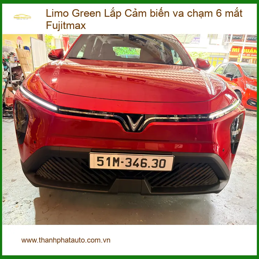 Anh Tuấn lắp cảm biến va chạm 6 mắt Fujitmax cho Limo Green ở Bình Chánh.