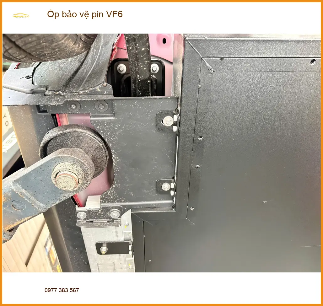 Anh Khải lắp Ốp bảo vệ pin VF6 tại Quận 12 để an tâm hơn khi di chuyển đường dài ảnh thực tế 3