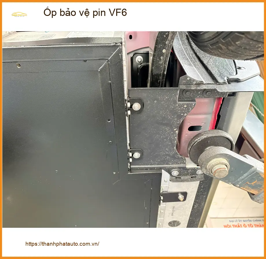 Anh Khải lắp Ốp bảo vệ pin VF6 tại Quận 12 để an tâm hơn khi di chuyển đường dài ảnh thực tế 4