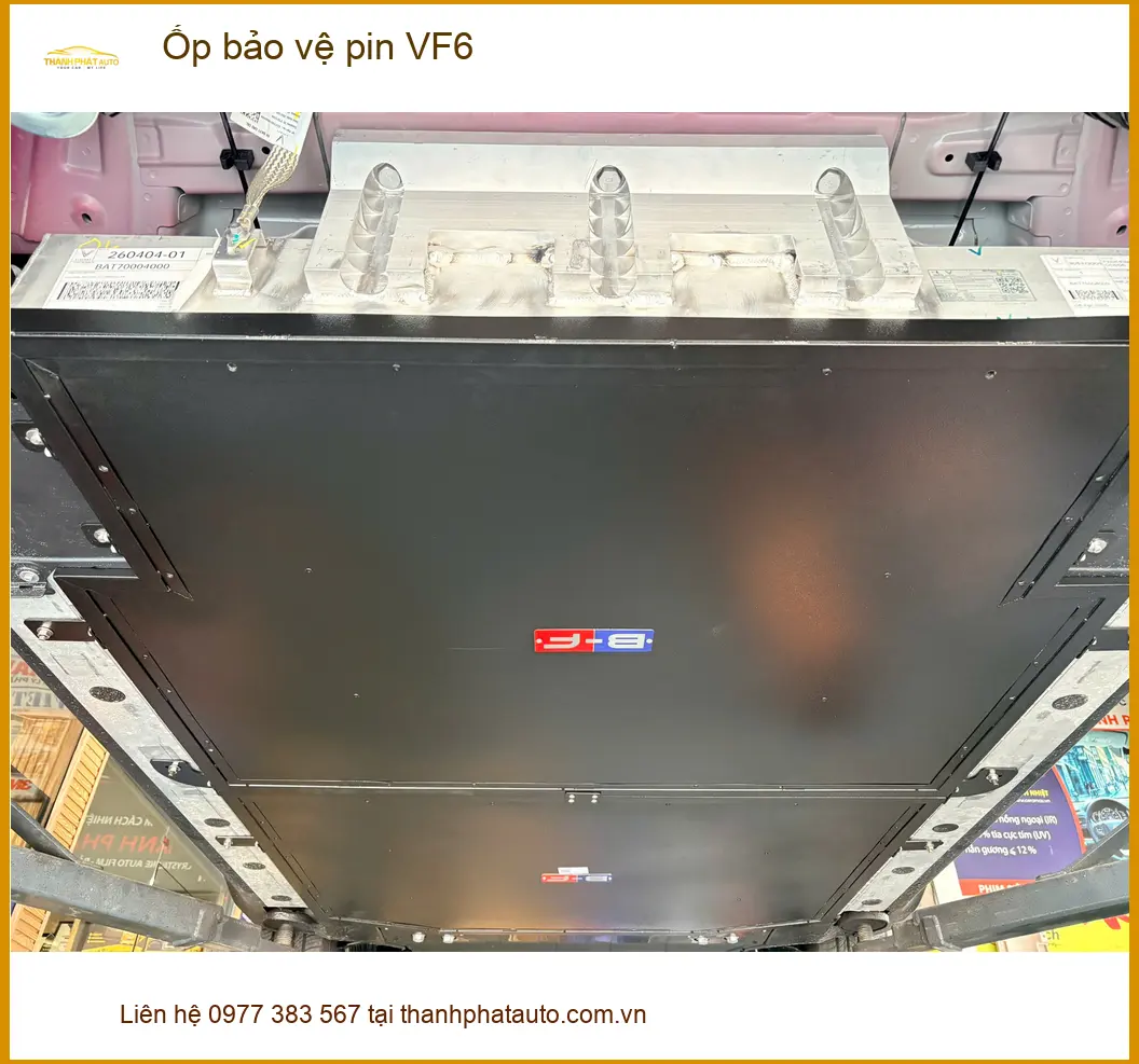 Anh Trí lắp ốp bảo vệ pin VinFast VF6 tại Quận 9 vì lo lắng va đập gầm xe ảnh thực tế 5
