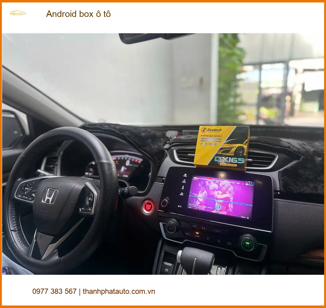 Chị Thanh Mai lắp Android box ô tô cho Hyundai Accent tại Quận Bình Tân để giải trí
