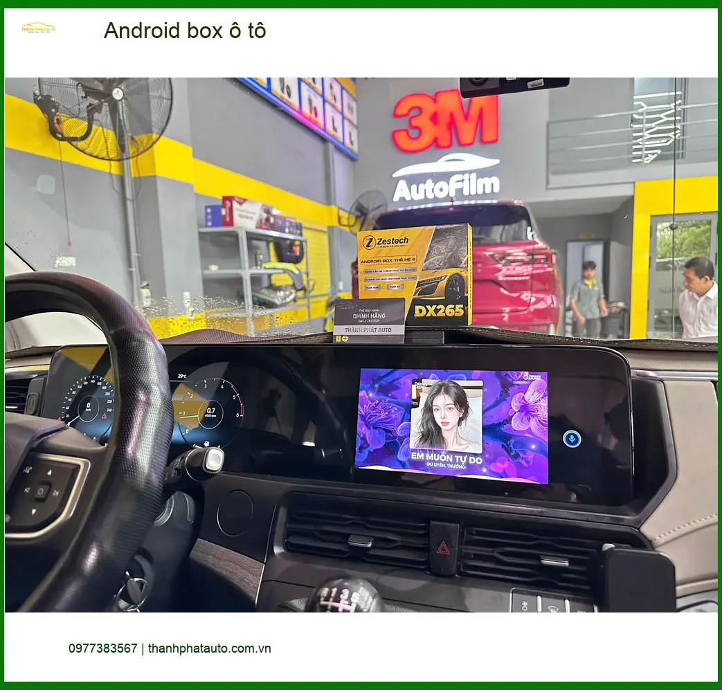 Chị Thuỳ Dung lắp Android Box ô tô cho Toyota Camry tại Quận Tân Bình.
