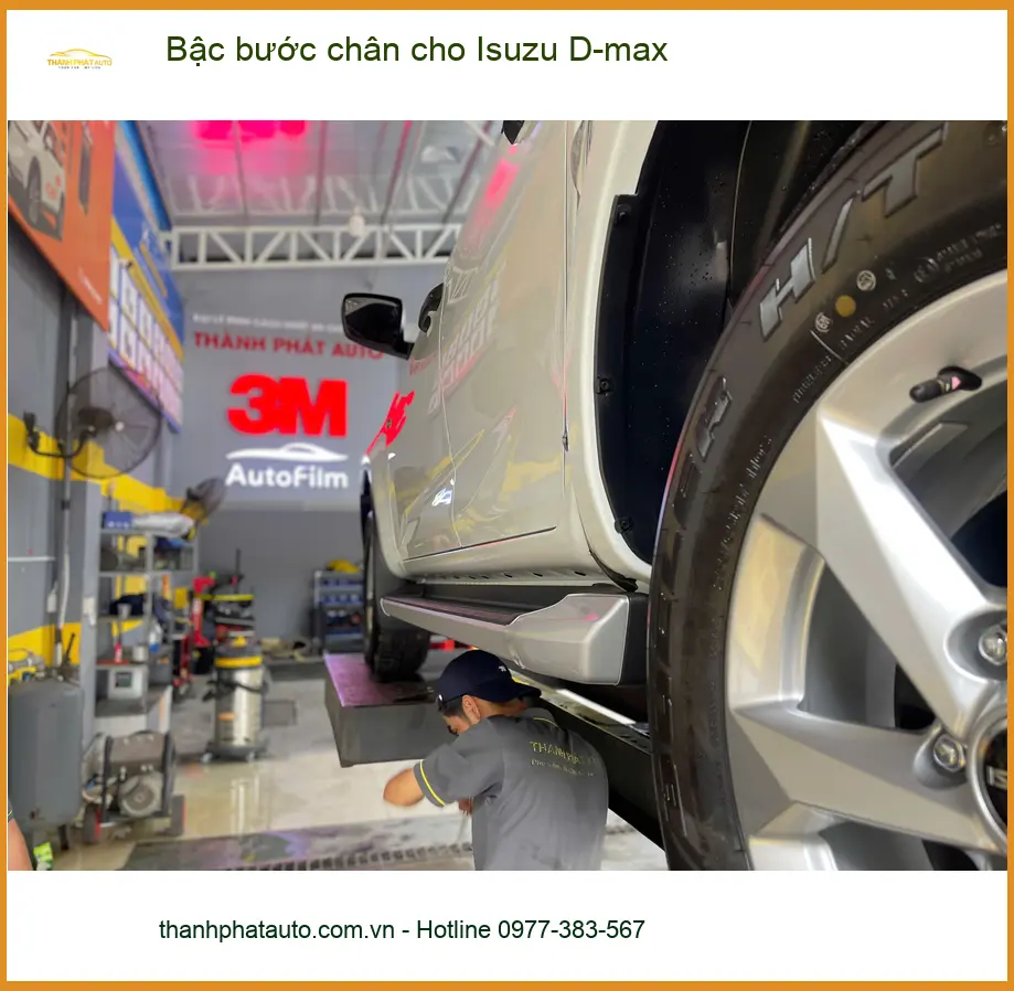 Anh Nam gắn bậc bước chân Isuzu D-max tại Quận 9 giúp xe thêm tiện nghi