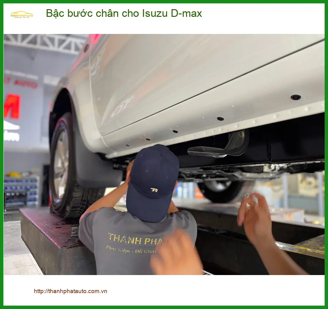 Anh Thanh lắp bậc bước chân Isuzu D-max Quận 12 cho người lớn tuổi ảnh thực tế 2