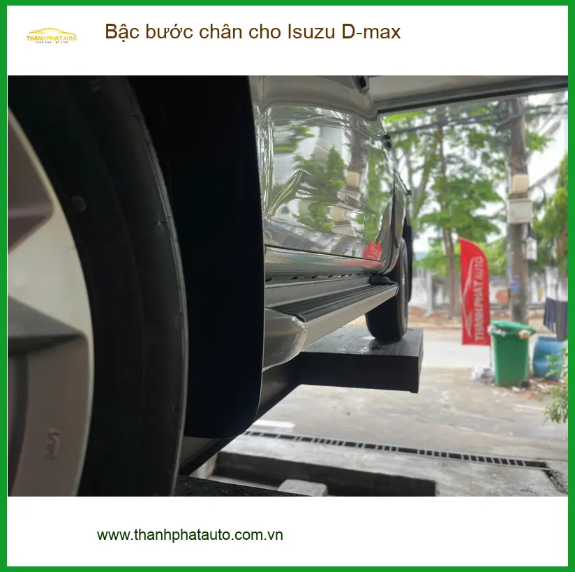 Chú Minh lắp bậc bước chân Isuzu D-max ở Quận Tân Bình cho gia đình dễ lên xuống. ảnh thực tế 4