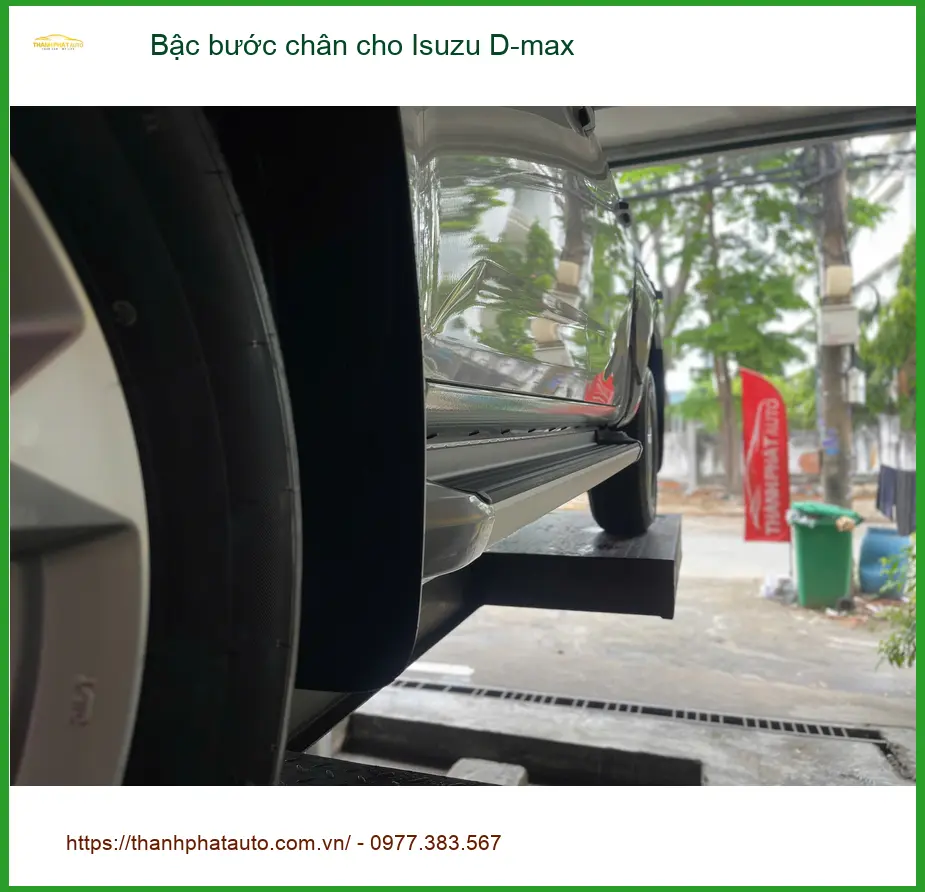 Anh Tùng lắp bậc bước chân cho Isuzu D-max tại Quận Bình Thạnh để gia đình dễ lên xuống xe ảnh thực tế 3