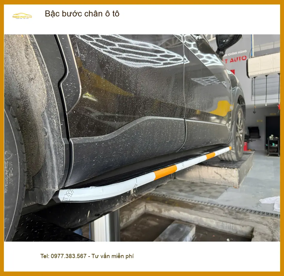 Chị Thảo gắn bậc bước chân xe Ford Everest tại Quận 8 cho bé nhà mình ảnh thực tế 2