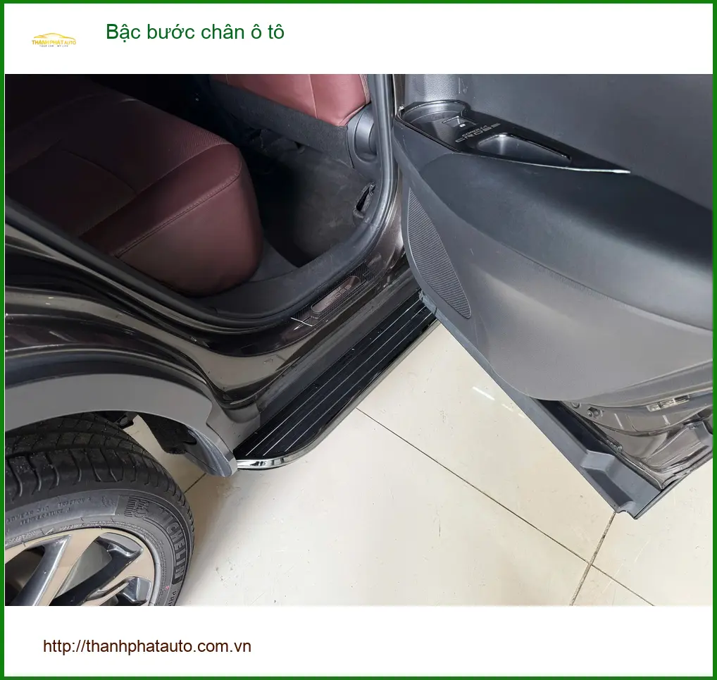 Chị Thanh lắp bậc bước chân ô tô Hyundai Santa Fe tại Bình Tân ảnh thực tế 2
