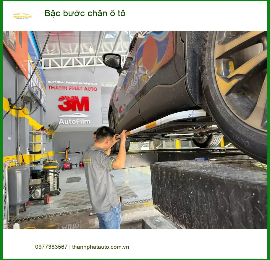 Chị Thảo gắn bậc bước chân xe Ford Everest tại Quận 8 cho bé nhà mình ảnh thực tế 5