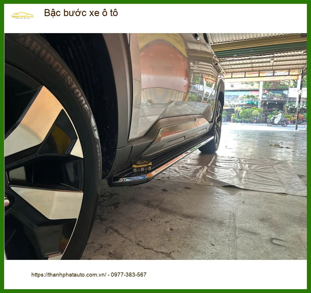 Anh Khôi lắp bậc bước xe ô tô cho Kia Carnival tại Thủ Đức ảnh thực tế 2