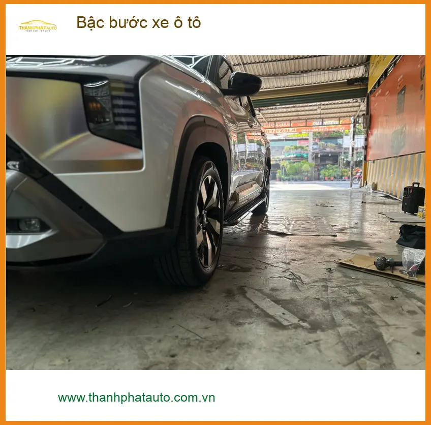 Anh Khải lắp bậc bước xe ô tô cho Honda CRV tại Quận 9 để dễ dàng lên xuống