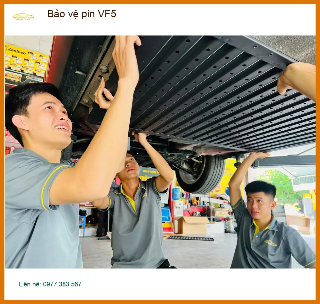 Chị Mai bảo vệ pin VinFast VF5 tại Quận 11 để đảm bảo an toàn cho xe