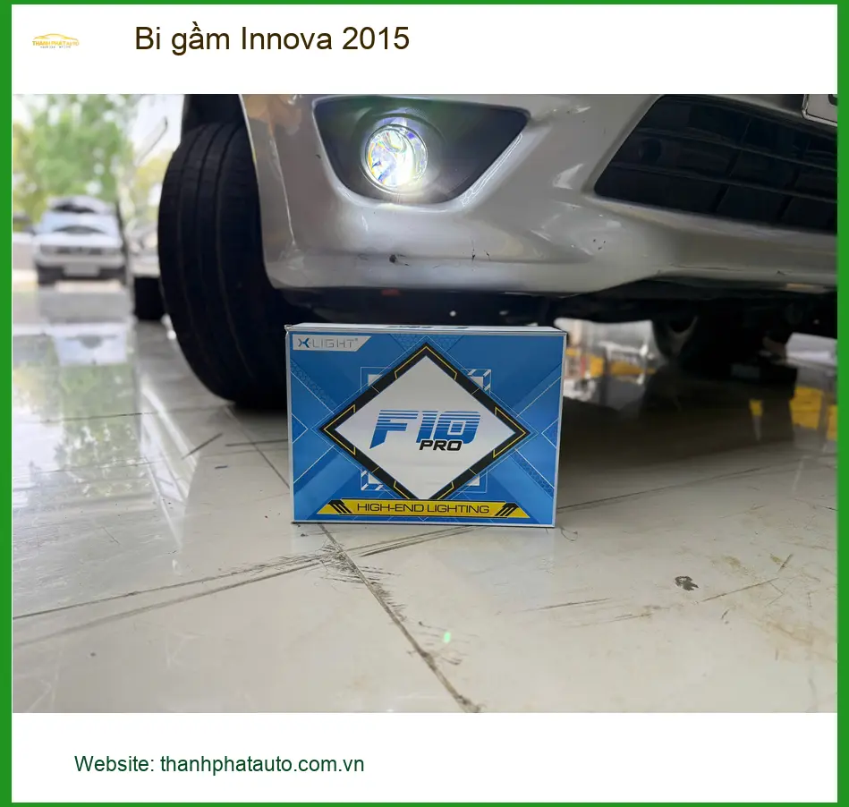 Chú Khang lắp bi gầm Toyota Innova 2015 tại Quận 12, đèn zin mờ ảnh thực tế 2