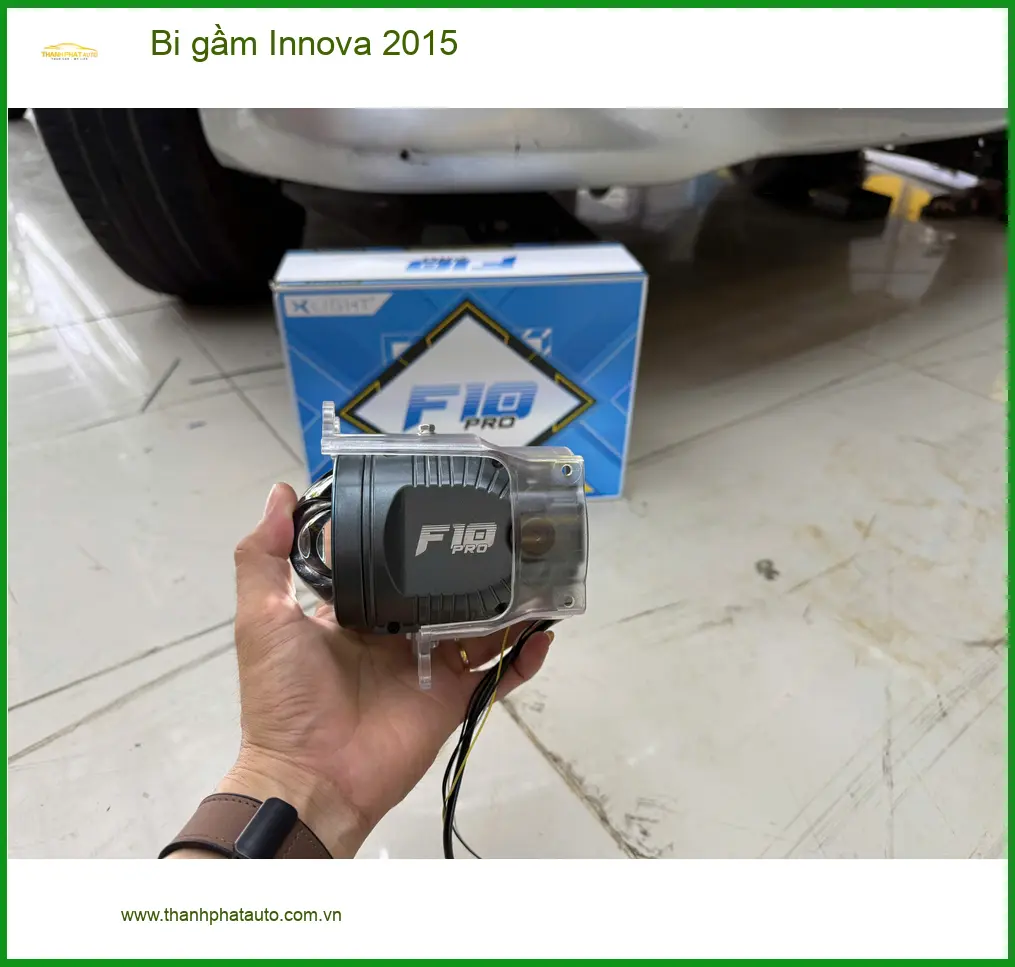 Anh Phong lắp bi gầm Innova 2015 tại Quận 2 để tăng tầm nhìn trời mưa