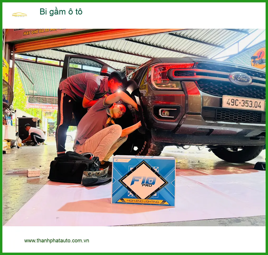 Anh Dũng độ bi gầm ô tô cho Mazda 3 tại Quận 5 để cải thiện tầm nhìn ban đêm.
