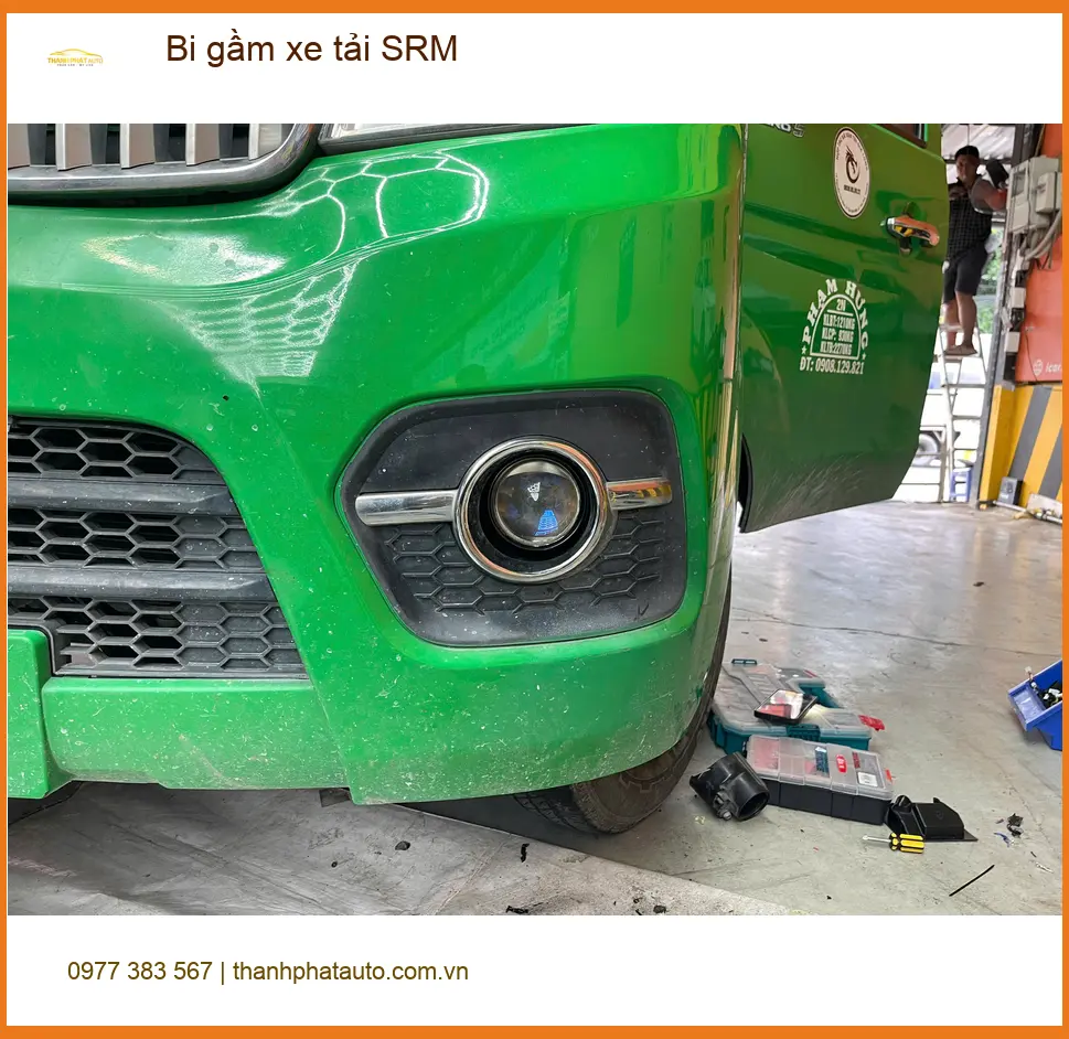Chú Minh lắp bi gầm xe tải SRM tại Quận 2 để cải thiện tầm nhìn ban đêm ảnh thực tế 4