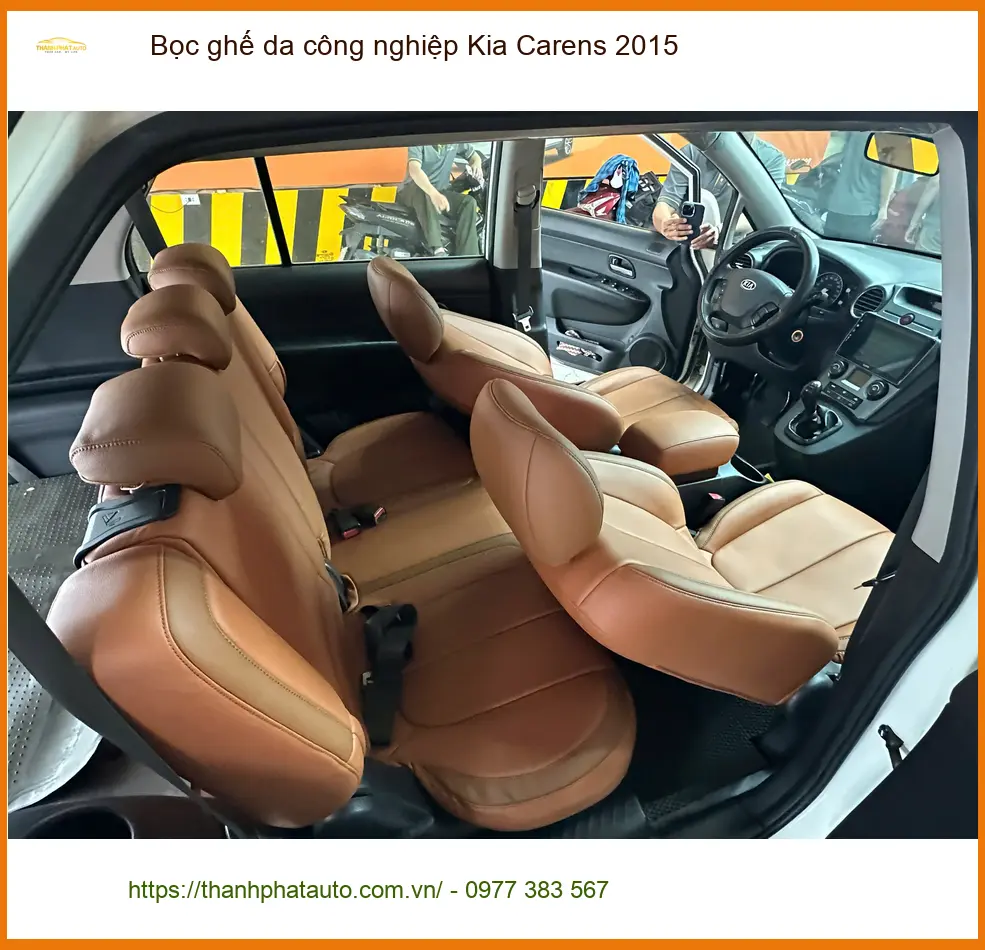 Chú Bách bọc ghế da công nghiệp cho Kia Carens 2015 tại Thủ Đức vì ghế cũ đã xuống cấp ảnh thực tế 2