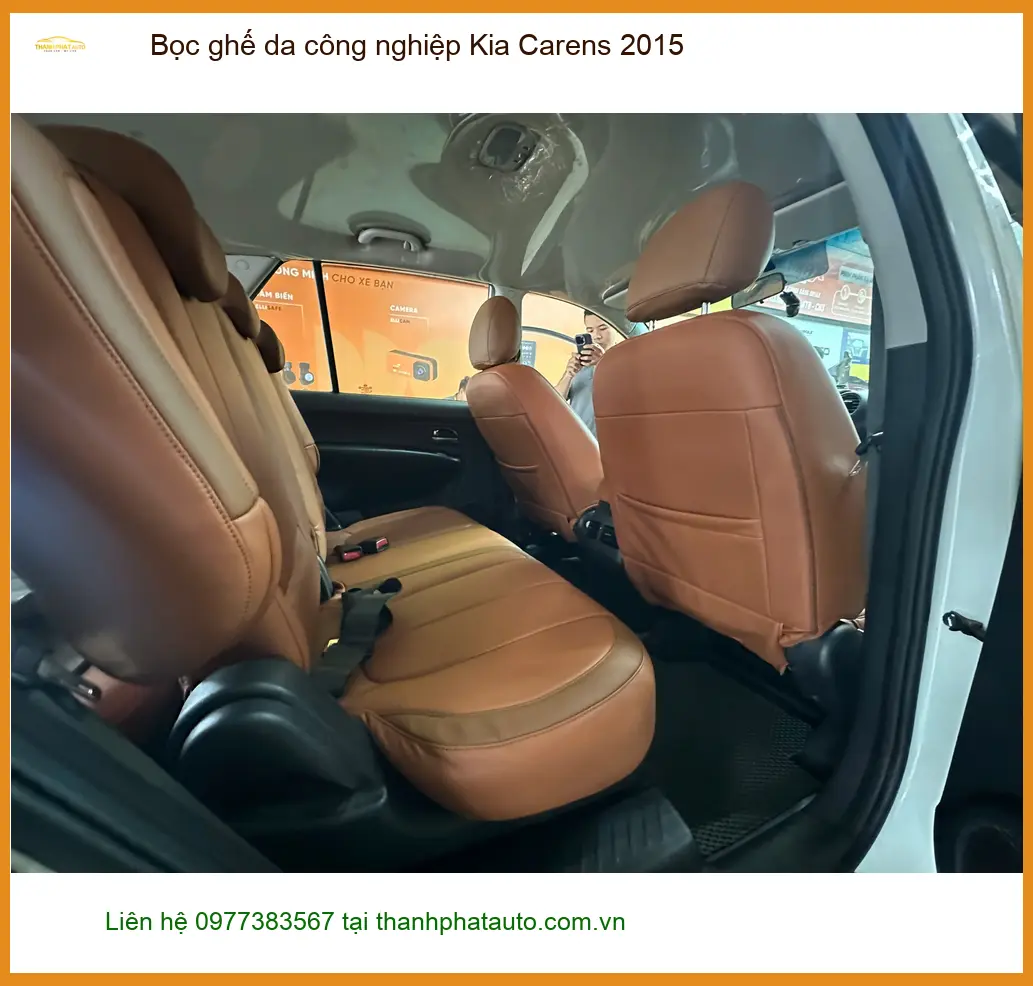 Chị Yến bọc ghế da công nghiệp Kia Carens 2015 tại Quận 12 để nội thất sạch đẹp hơn ảnh thực tế 3