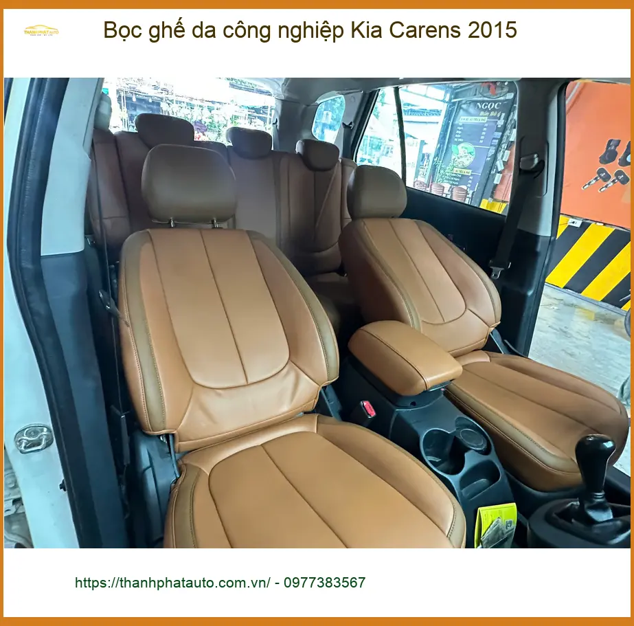 Chị Yến bọc ghế da công nghiệp Kia Carens 2015 tại Quận 12 để nội thất sạch đẹp hơn ảnh thực tế 4
