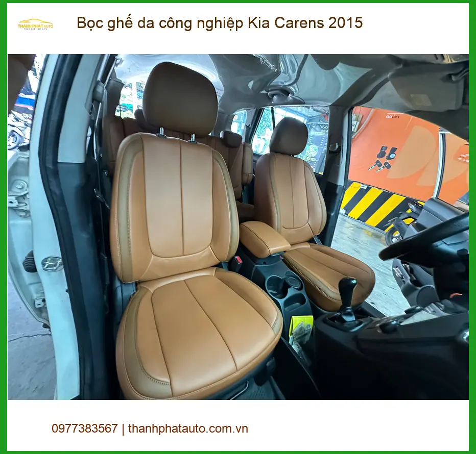 Anh Trọng bọc ghế da công nghiệp Kia Carens 2015 tại Quận 5 vì ghế cũ xuống cấp ảnh thực tế 3