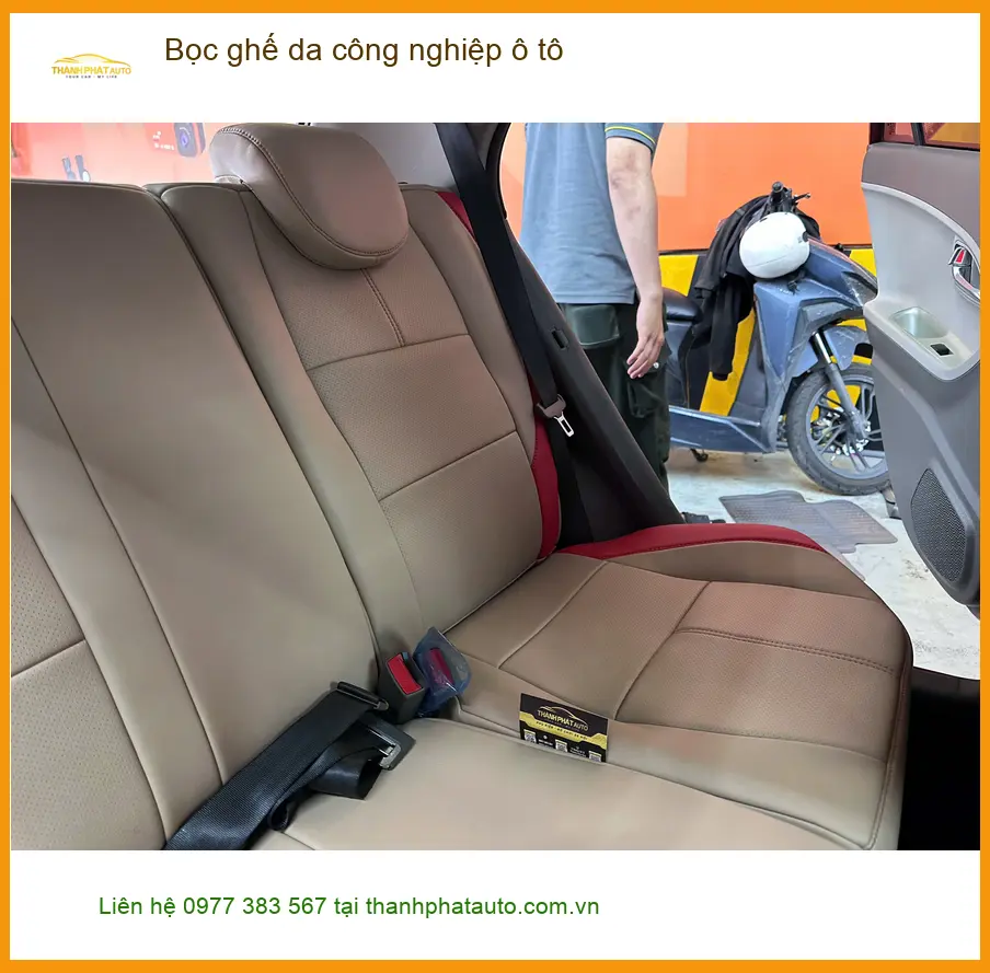 Anh Quang bọc ghế da công nghiệp Hyundai Elantra tại Hóc Môn loại bỏ mùi khó chịu ảnh thực tế 4