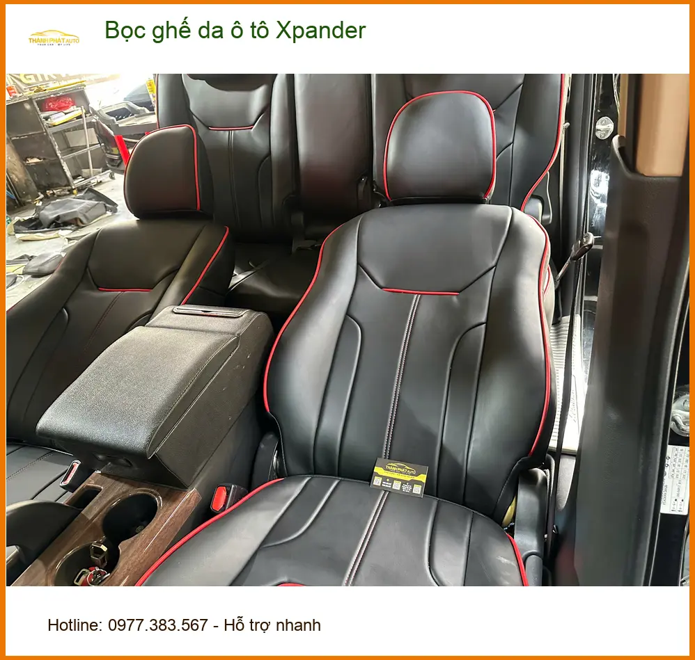 Chú Long bọc ghế da ô tô Xpander tại Hóc Môn để nội thất luôn sang trọng